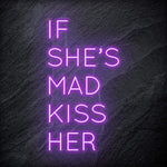 "If She´s Mad Kiss Her" LED Neon Schriftzug Sign - NEONEVERGLOW