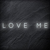 "Love Me " LED Neon Schriftzug - NEONEVERGLOW
