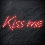 "Kiss Me" LED Neon Schriftzug Sign - NEONEVERGLOW