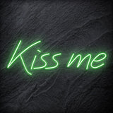 "Kiss Me" LED Neon Schriftzug Sign - NEONEVERGLOW
