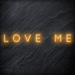 "Love Me " LED Neon Schriftzug - NEONEVERGLOW